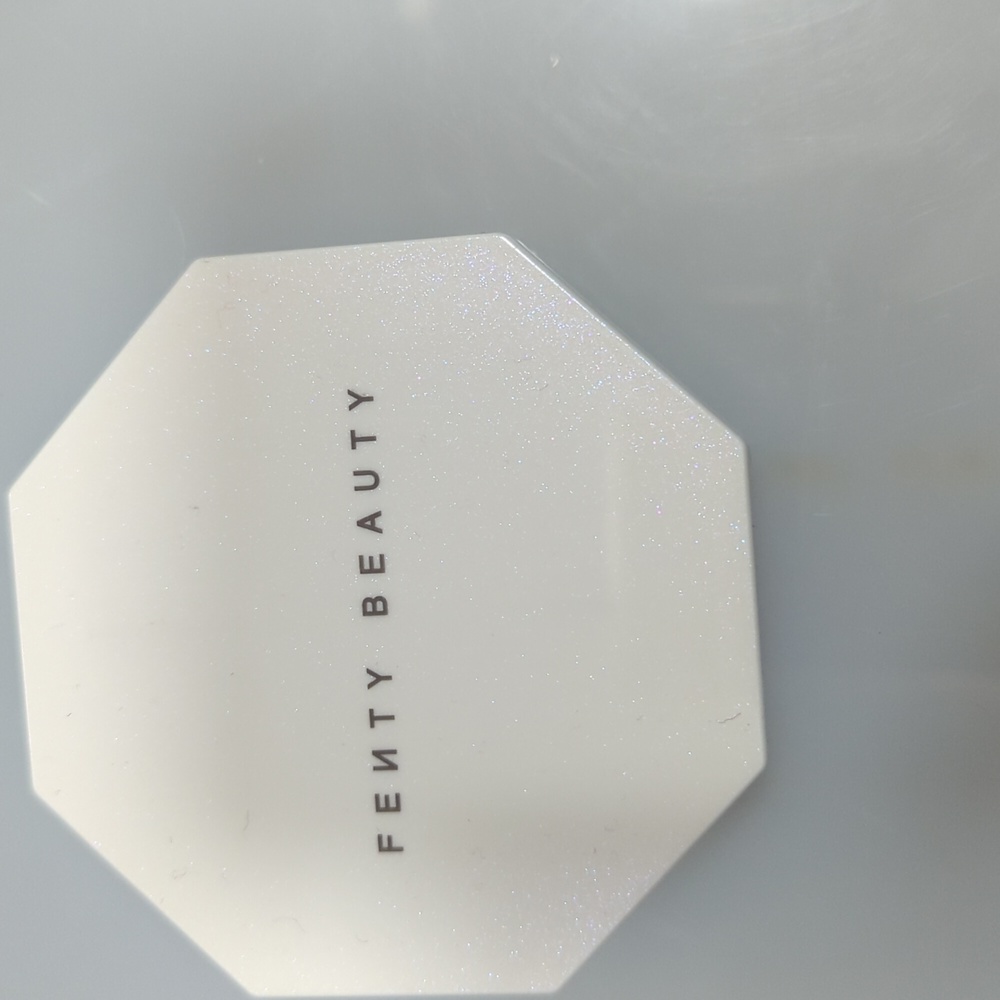 Fenty beauty highlighter